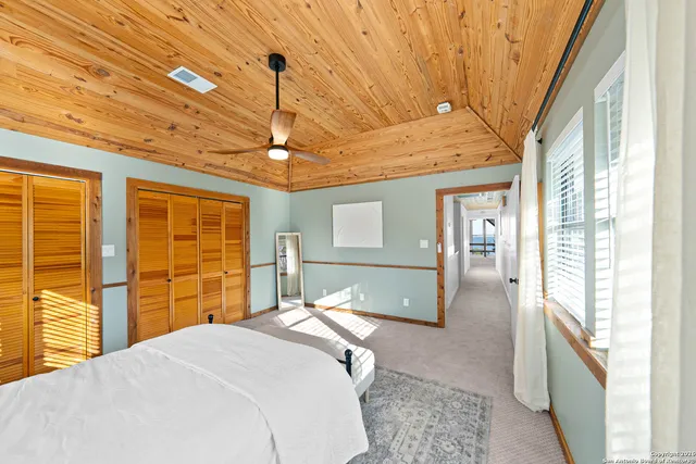 $725,000 | 884 Lakebreeze Drive, Canyon Lake, TX 78133