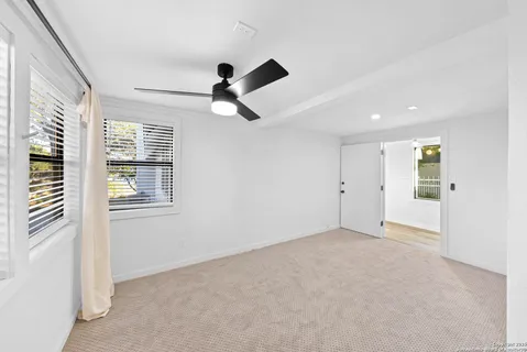 $725,000 | 884 Lakebreeze Drive, Canyon Lake, TX 78133