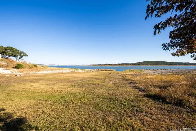 $725,000 | 884 Lakebreeze Drive, Canyon Lake, TX 78133