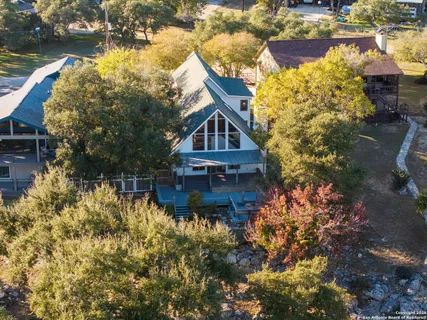 $725,000 | 884 Lakebreeze Drive, Canyon Lake, TX 78133