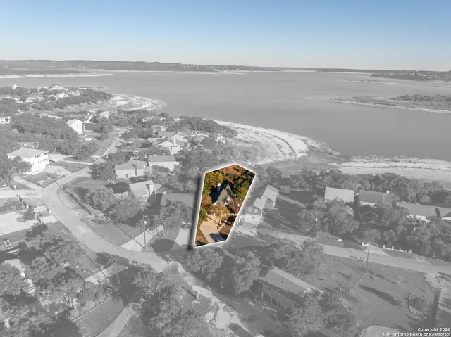 $725,000 | 884 Lakebreeze Drive, Canyon Lake, TX 78133