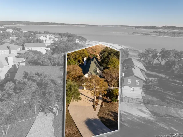 $725,000 | 884 Lakebreeze Drive, Canyon Lake, TX 78133