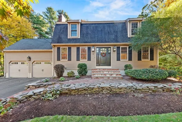 $824,900 | 12 Essex Street, Mansfield, MA 02048