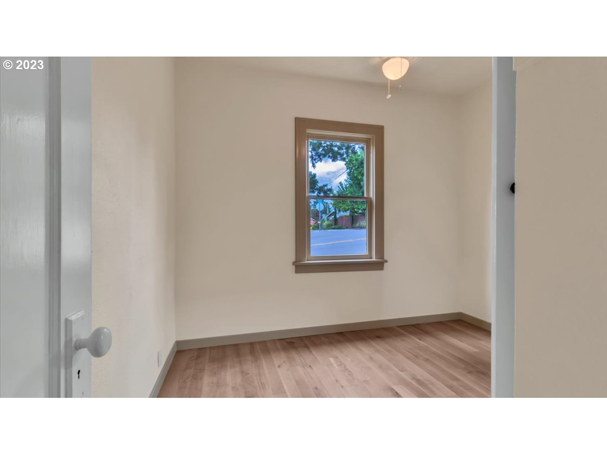 1318 15th Street Oregon City, OR 97045 - Photo 13 of 38 a bathroom with a sink and a window