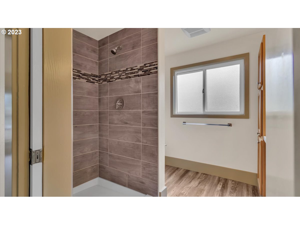 1318 15th Street Oregon City, OR 97045 - Photo 19 of 38 a bathroom with a sink and a shower