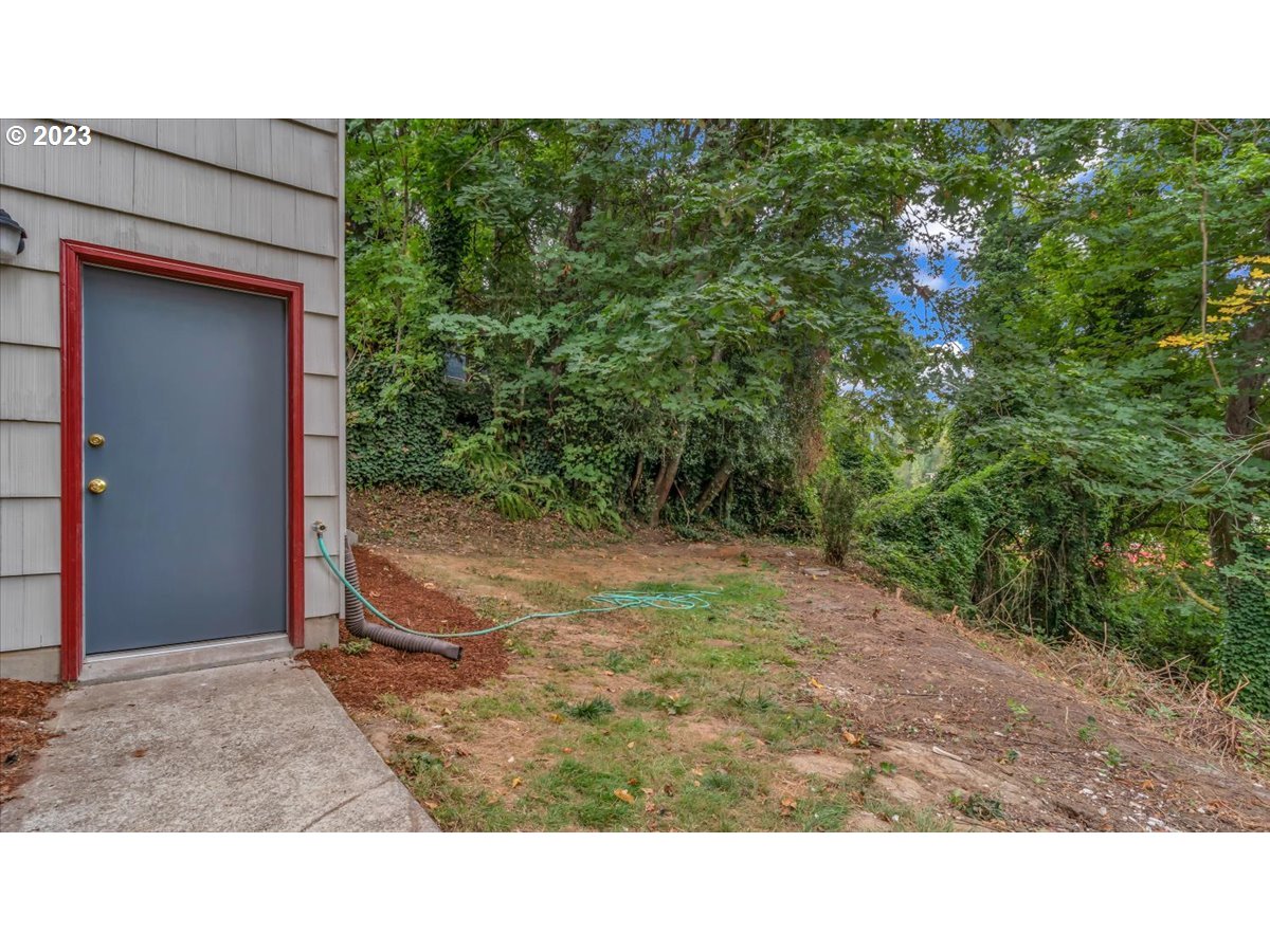 1318 15th Street Oregon City, OR 97045 - Photo 36 of 38 a open area with trees in the background