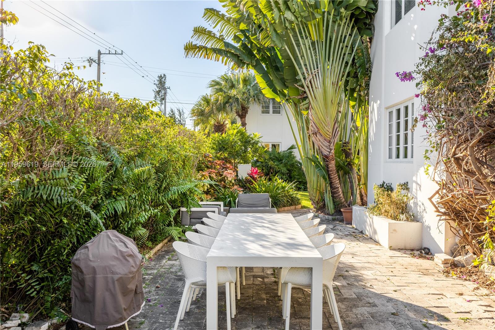 711 14th Street, Unit 4 Miami Beach, FL 33139 - Photo 15 of 27 a view of a patio with table and chairs and potted plants