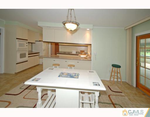 5 Vince Road Somerset, NJ 08873 - Photo 3 of 10 Gallery Image 3