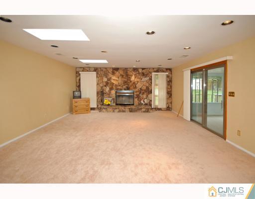 5 Vince Road Somerset, NJ 08873 - Photo 6 of 10 Gallery Image 6
