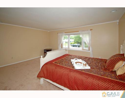 5 Vince Road Somerset, NJ 08873 - Photo 9 of 10 Gallery Image 9