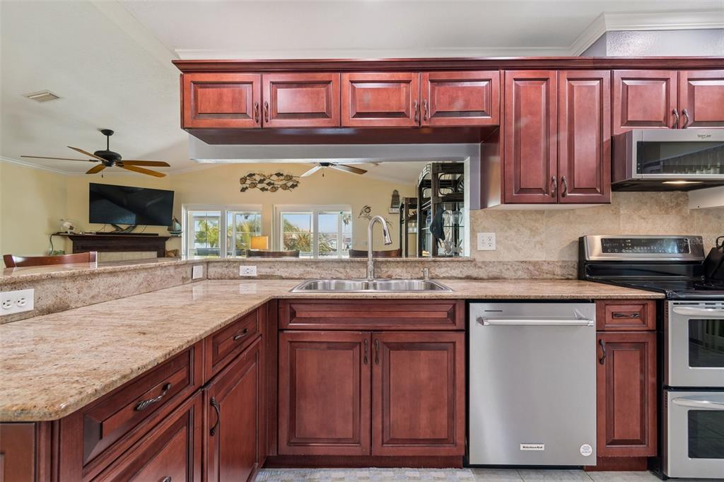 6170 Seaside Drive New Port Richey, FL 34652 - Photo 19 of 95