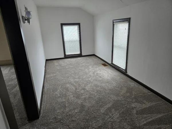 $1,400 | 135 West Michigan Avenue, Saline, MI 48176