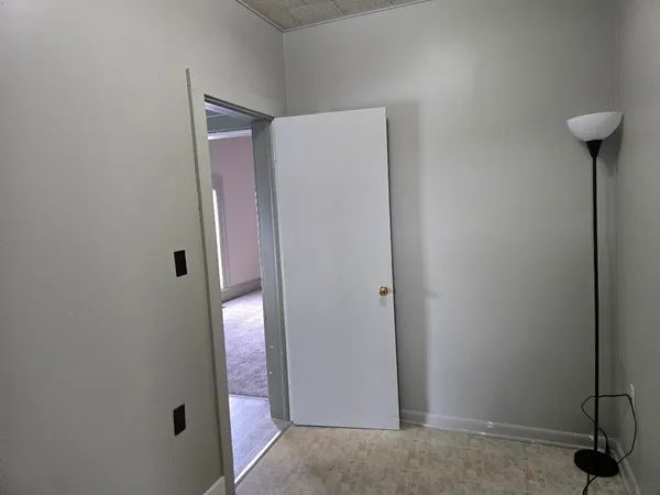 $1,400 | 135 West Michigan Avenue, Saline, MI 48176