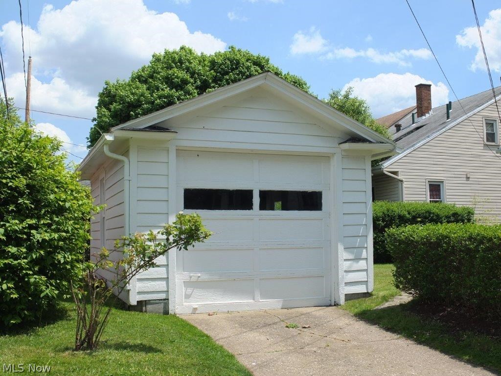 2437 11th Street Northwest Canton, OH 44708 - Photo 16 of 18 1 car detached garage.