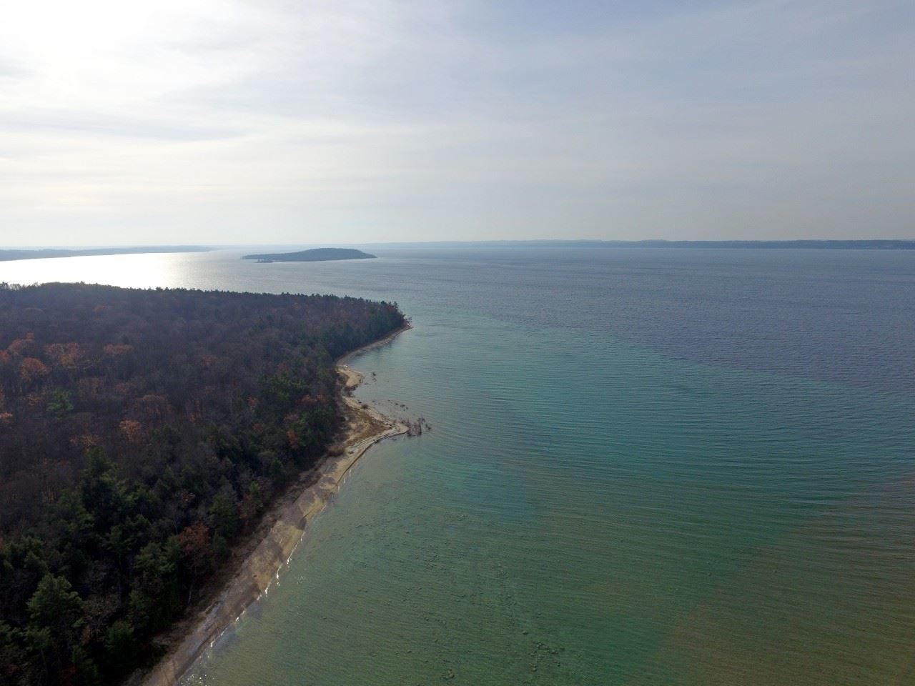 911 Beautiful Shore Road Traverse City, MI 49686 - Photo 11 of 20 1825500-10.JPG