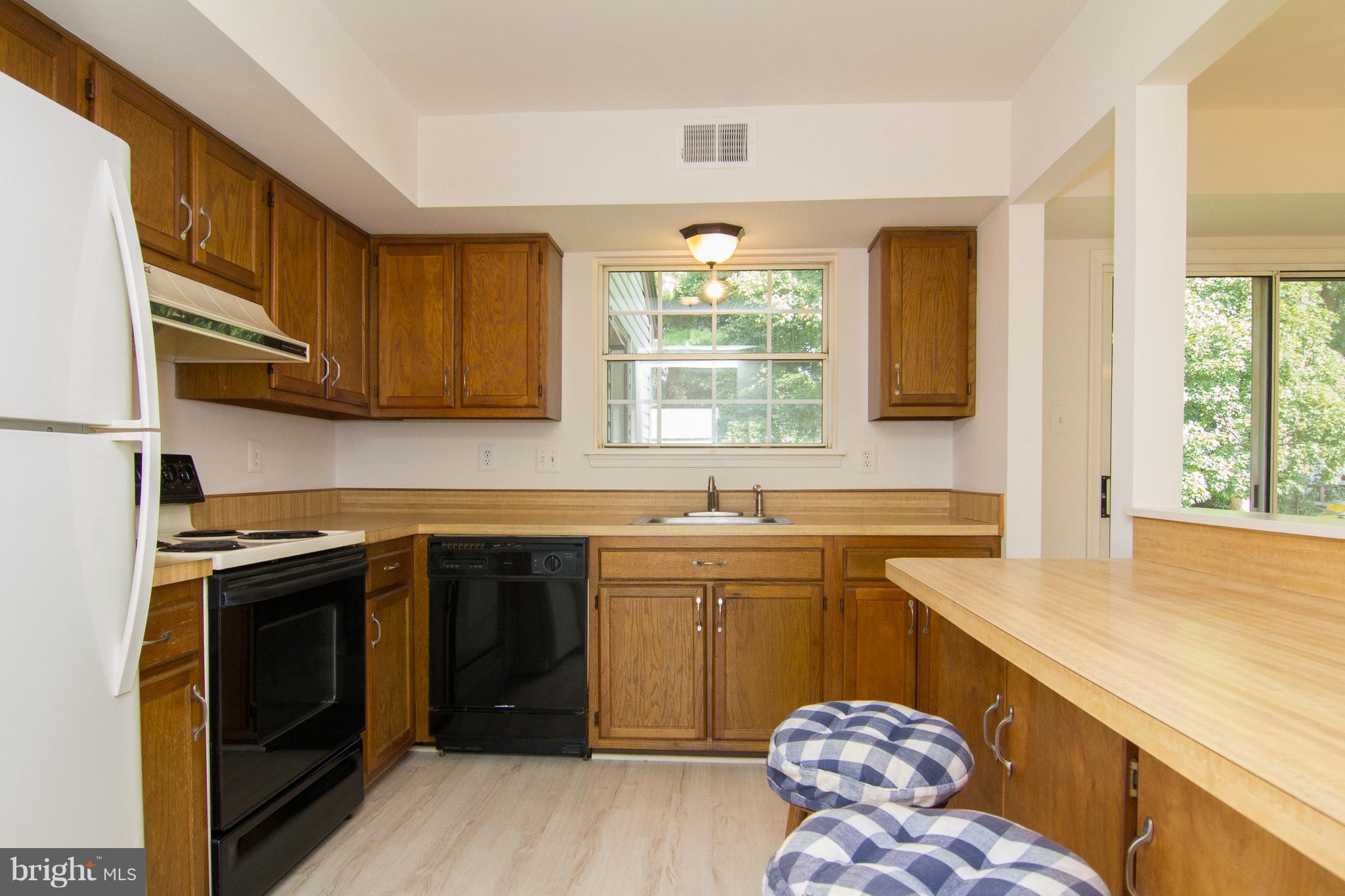 235 Perrywinkle Lane Gaithersburg, MD 20878 - Photo 13 of 26 Kitchen