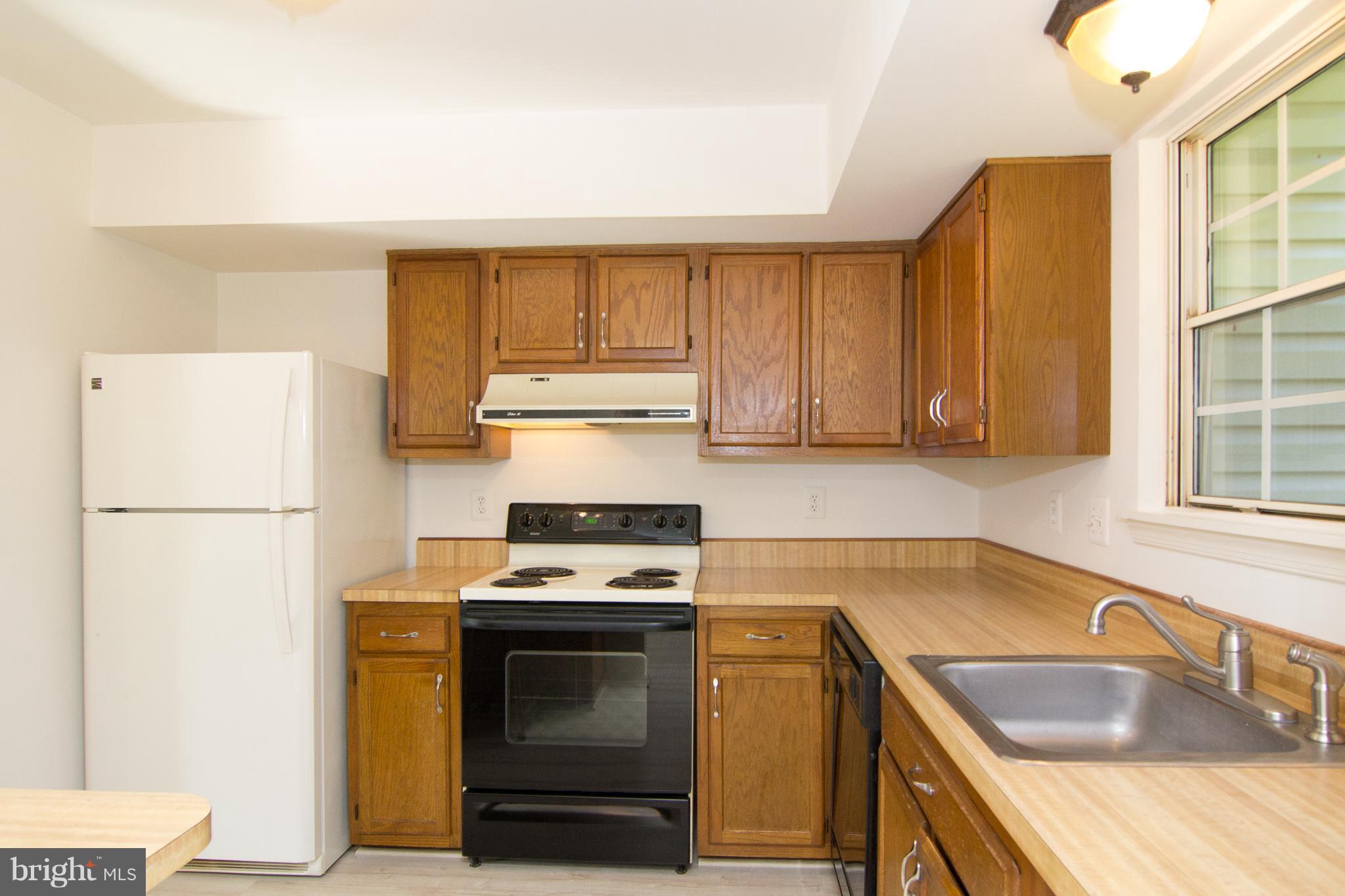 235 Perrywinkle Lane Gaithersburg, MD 20878 - Photo 15 of 26 Kitchen