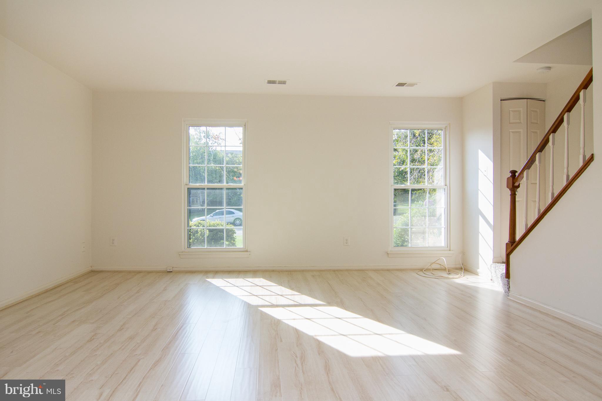 235 Perrywinkle Lane Gaithersburg, MD 20878 - Photo 7 of 26 Living Room