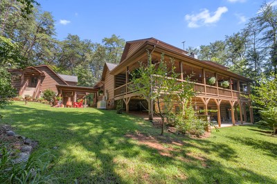 105 Double Branch Trail Murphy, NC 28906 - Photo 66 of 75 a front view of a house with a garden