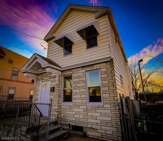 $319,999 | 563 South 17th Street, Newark, NJ 07103