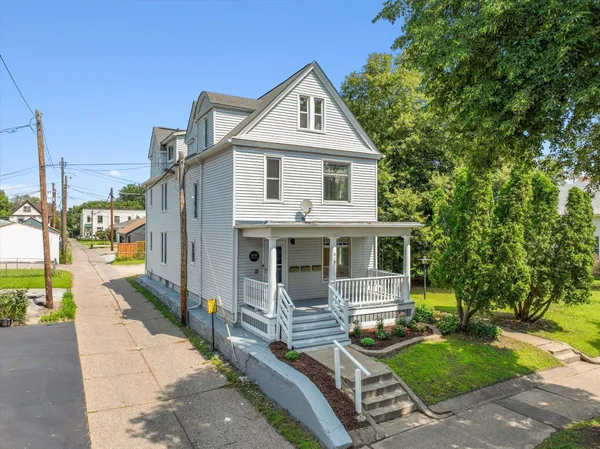 $675,000 | 819 24th Avenue Northeast, Minneapolis, MN 55418