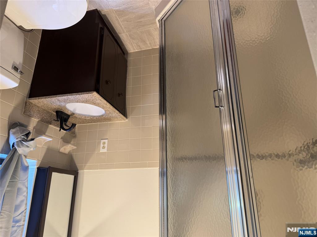 107 Bellgrove Drive, Unit 5A Mahwah, NJ 07430 - Photo 6 of 14 a bathroom with a sink mirror vanity and toilet