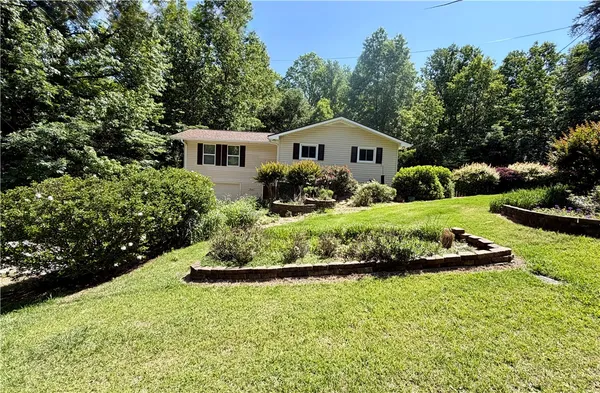 $315,000 | 410 South Hogan Drive, Westminster, SC 29693