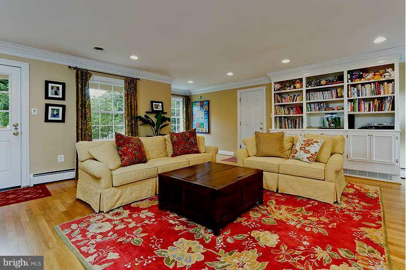 9605 Atwood Road Vienna, VA 22182 - Photo 4 of 30 Family Room