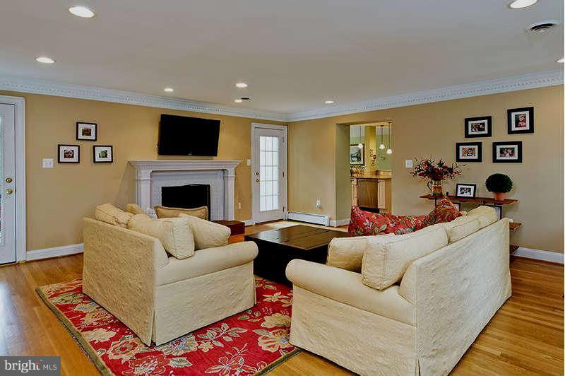9605 Atwood Road Vienna, VA 22182 - Photo 5 of 30 Family Room
