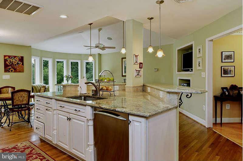9605 Atwood Road Vienna, VA 22182 - Photo 6 of 30 Kitchen