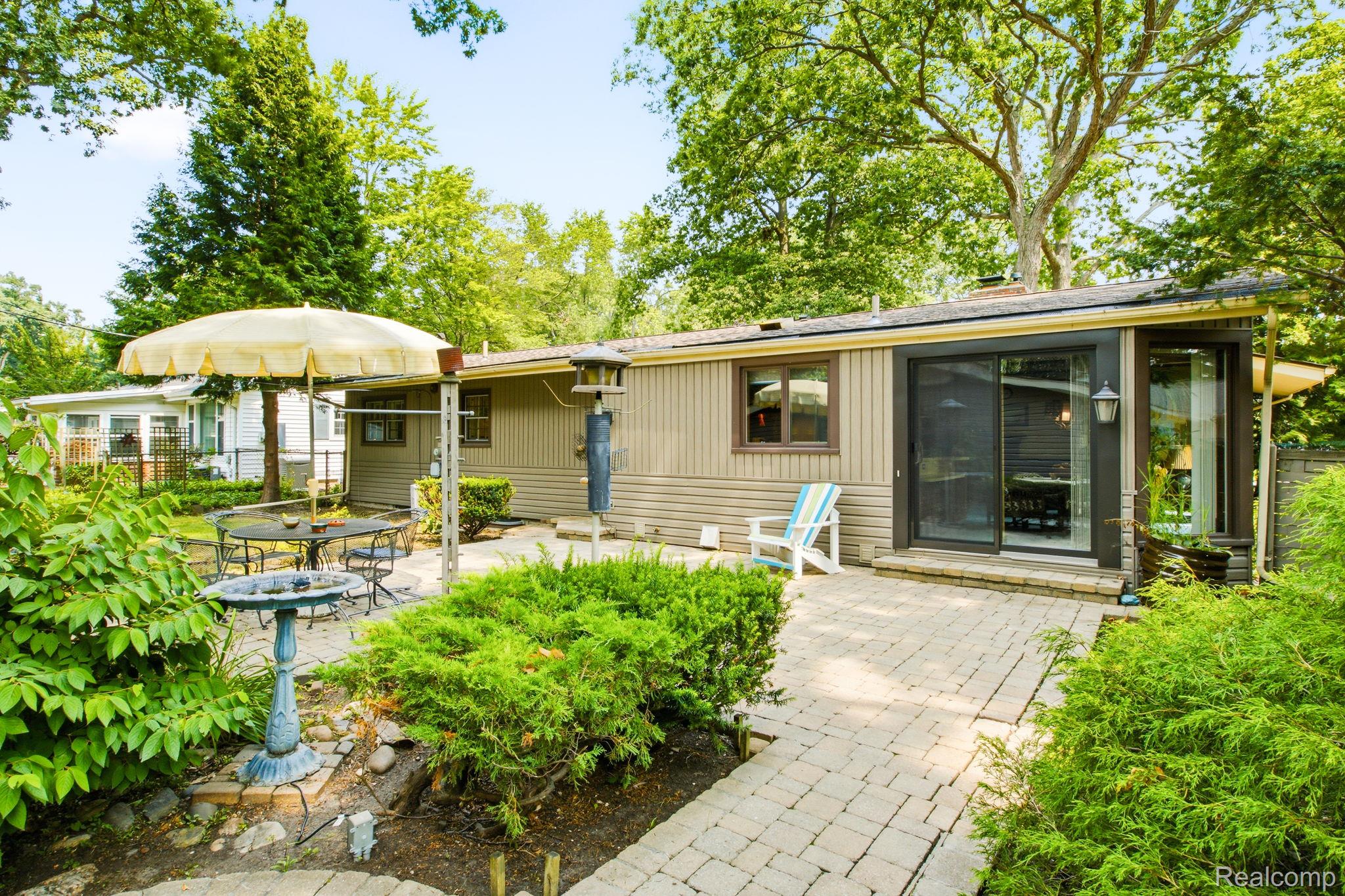 3209 Mt Vernon Road Port Huron, MI 48060 - Photo 3 of 40 3209 Mt Vernon Rd (29).jpg
