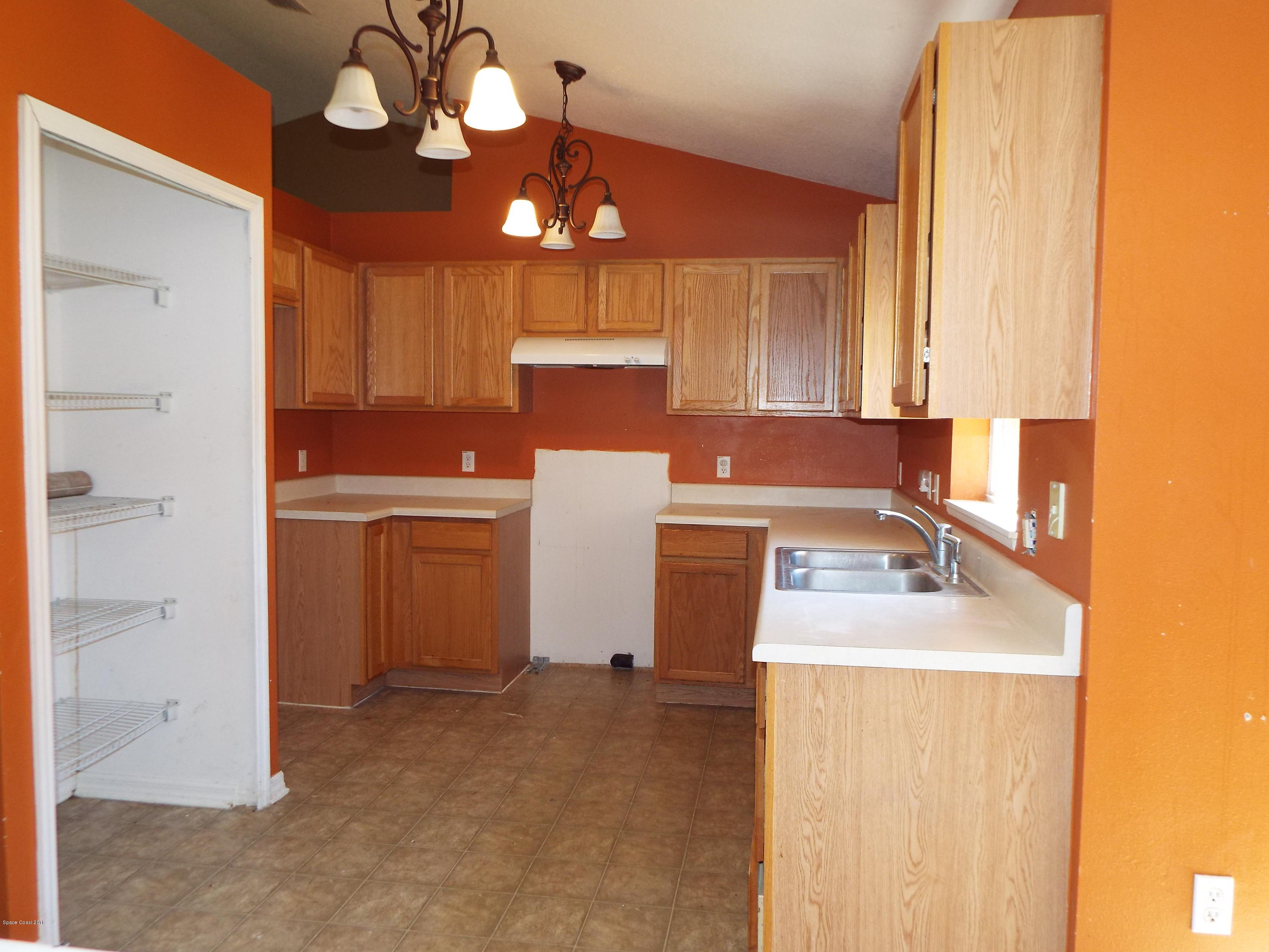 1250 Rainbow Road Southeast Palm Bay, FL 32909 - Photo 14 of 20 Kitchen