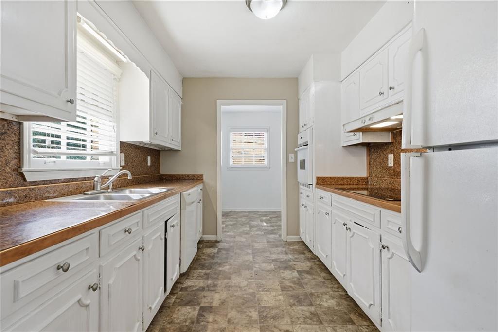 1155 Evangeline Road Decatur, GA 30035 - Photo 7 of 48