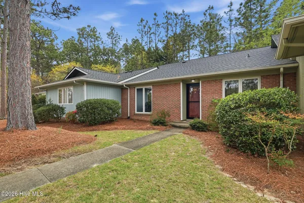 $1,800 | 44 Garden Villa Drive, Pinehurst, NC 28374