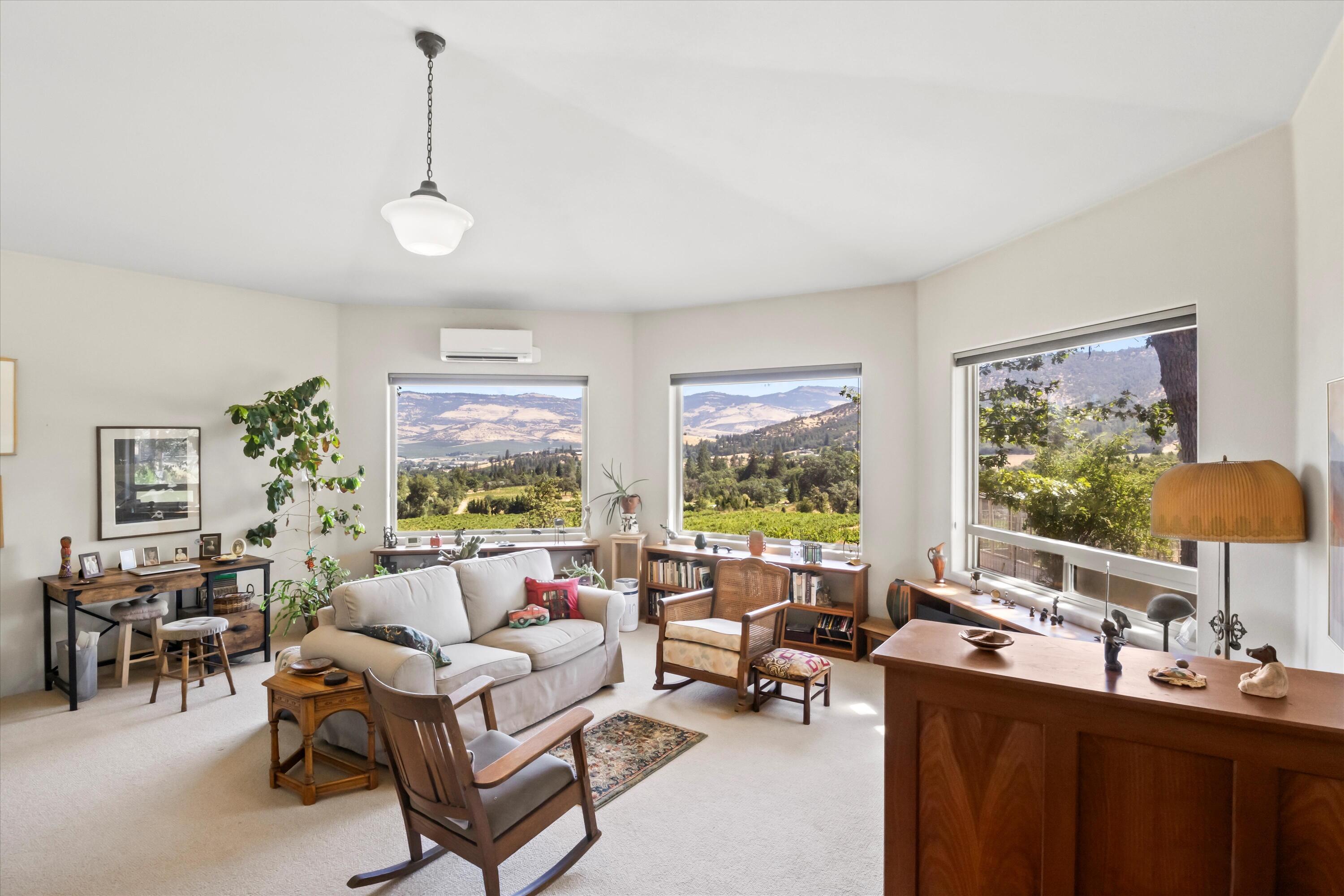 Living Room - 964 Holton Road, Talent, Oregon