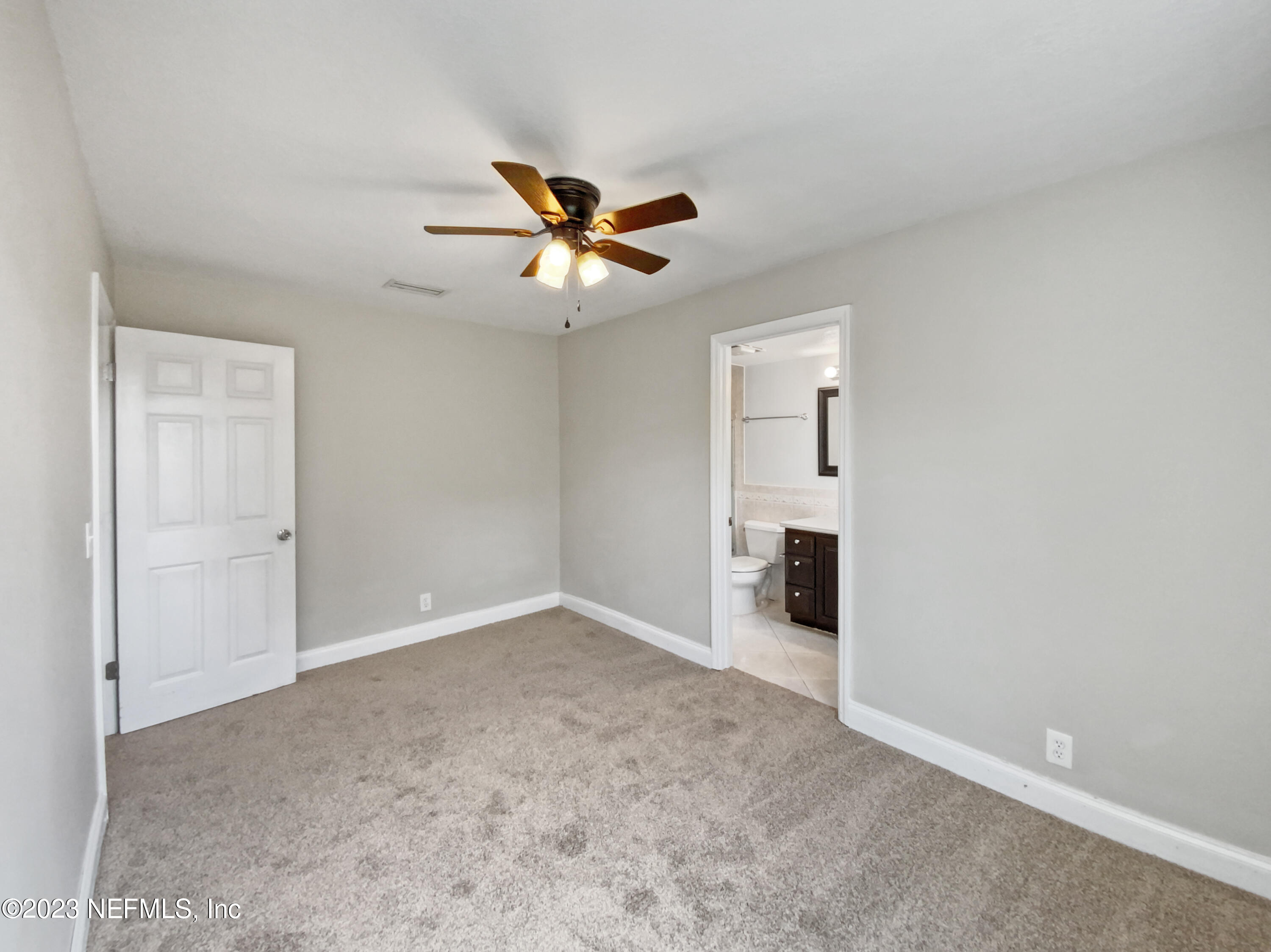 4727 Cedarwood Road Jacksonville, FL 32210 - Photo 5 of 20 photo_01