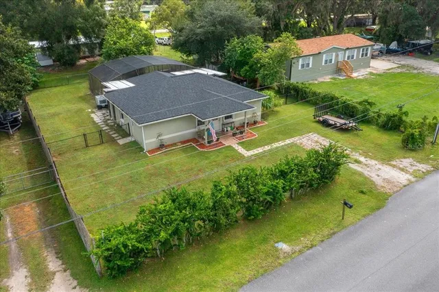 a view of a house with a backyard
