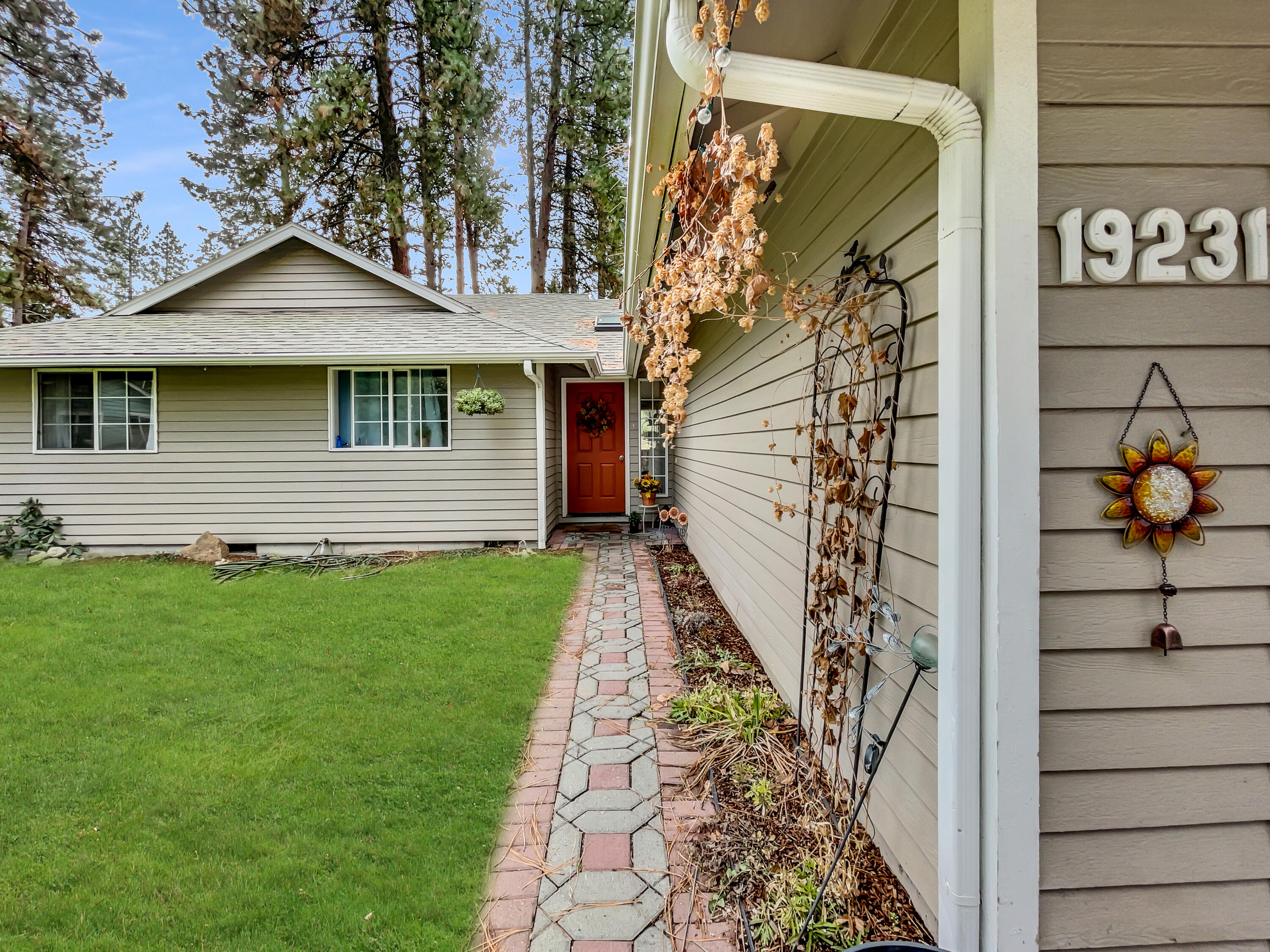 19231 Apache Road Bend, OR 97702 - Photo 8 of 34 Front Entry