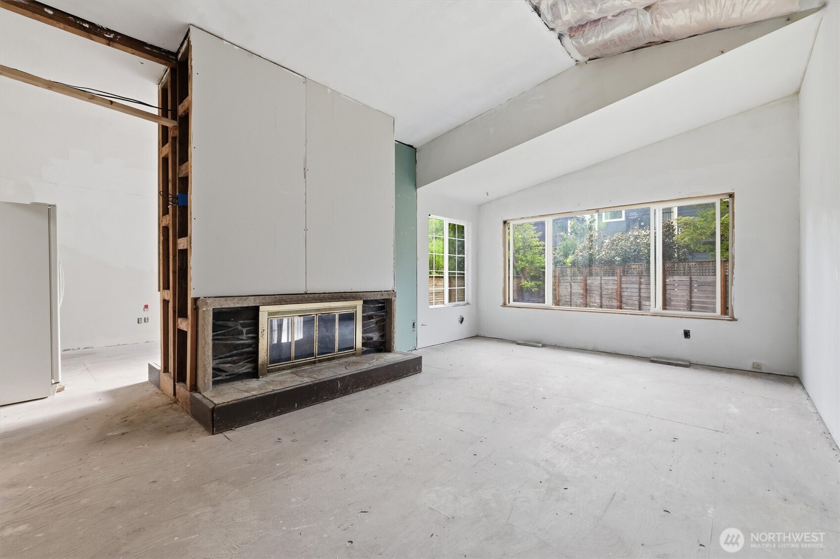 6775 Murray Avenue Southwest Seattle, WA 98136 - Photo 7 of 28 Gallery Image 7