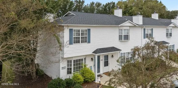 $1,200 | 3917 Sterling Pointe Drive, Unit KK1, Winterville, NC 28590