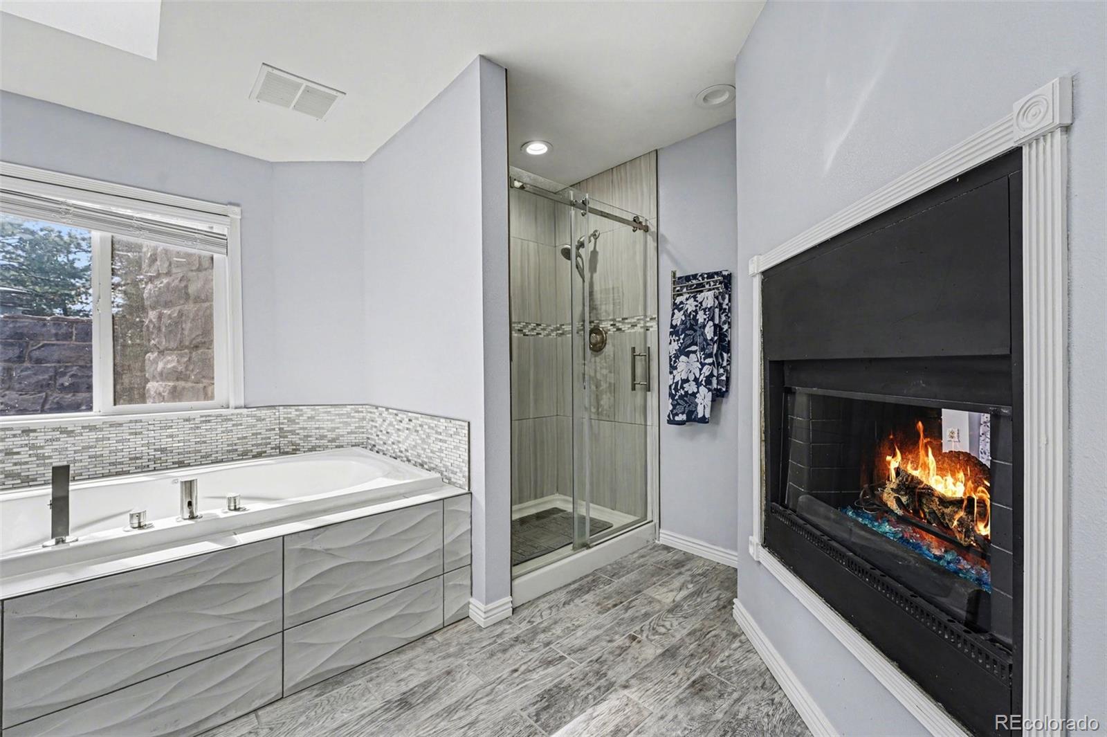 6650 North Village Road Parker, CO 80134 - Photo 18 of 46 a spacious bathroom with a sink a large mirror and a bathtub