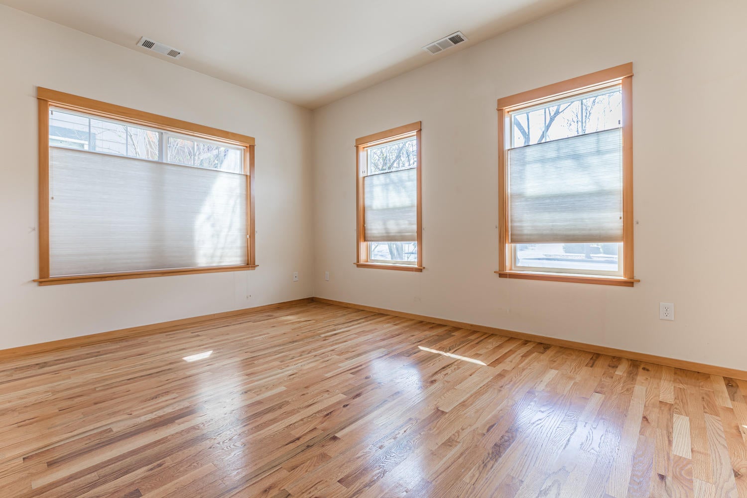 22 Logan Way Talent, OR 97540 - Photo 9 of 27 Great living room with lots of windows to overlook the front yard.