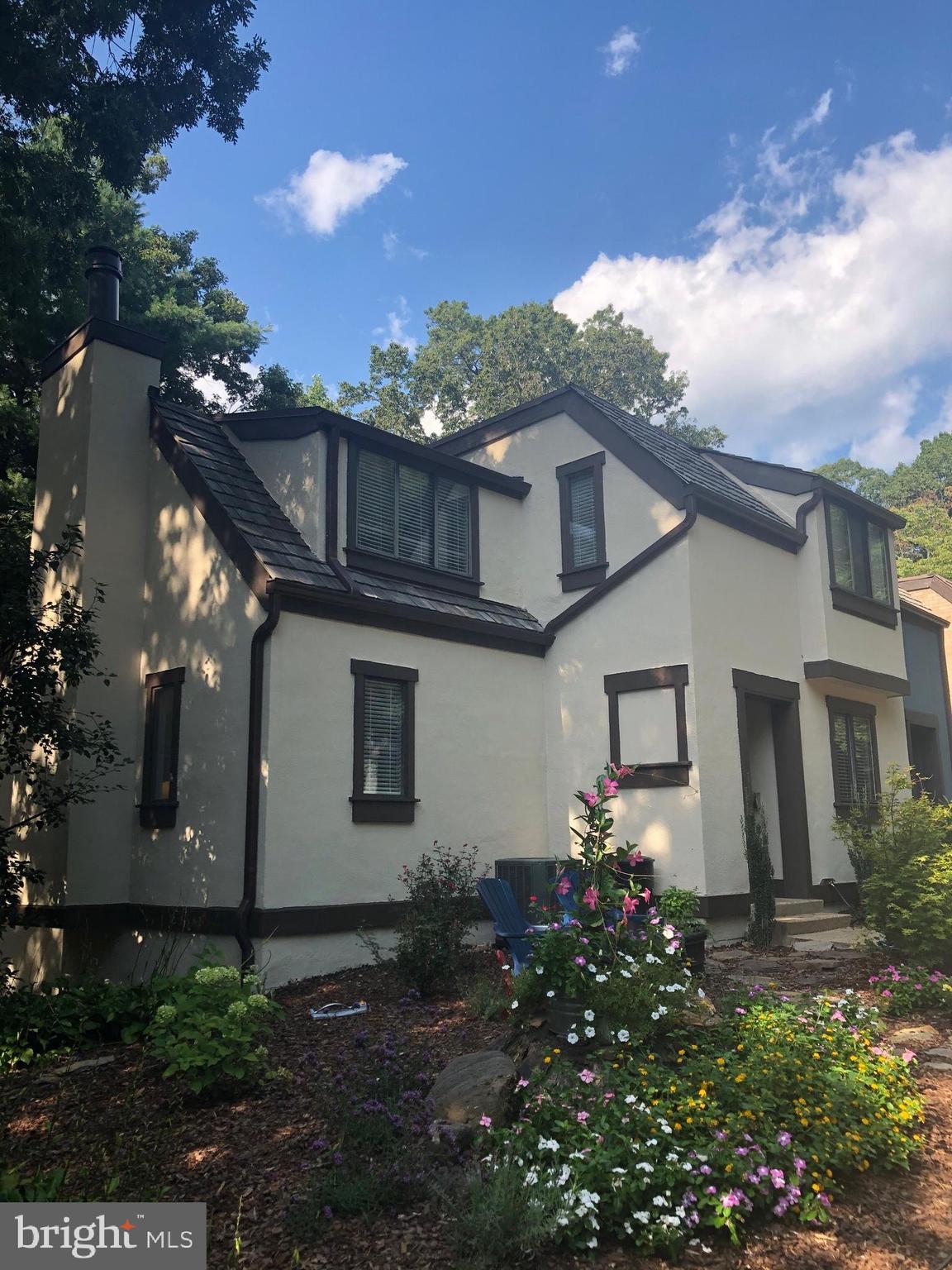 1614 Park Overlook Drive Reston, VA 20190 - Photo 2 of 29 Gallery Image 2