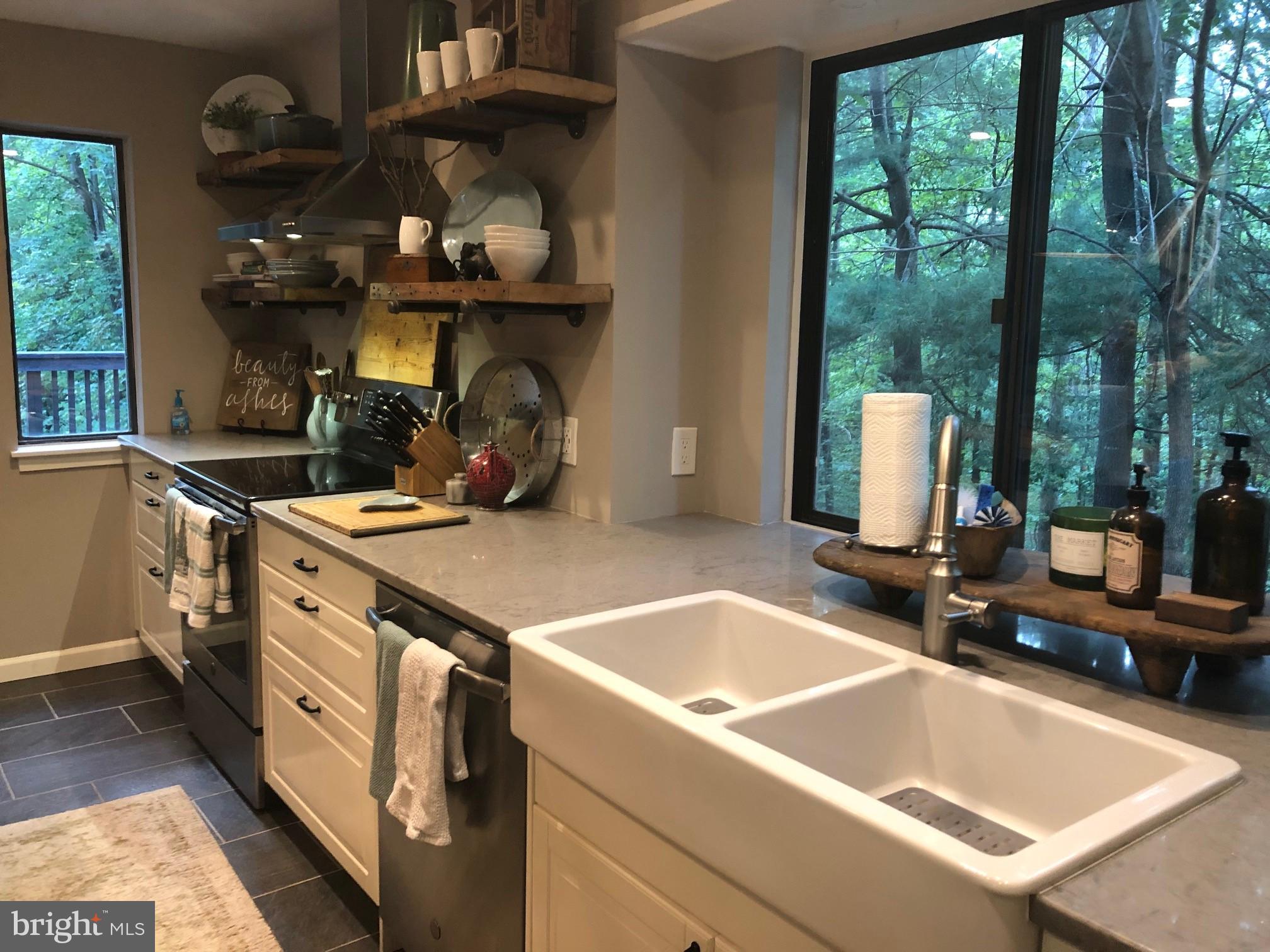 1614 Park Overlook Drive Reston, VA 20190 - Photo 5 of 29 Gallery Image 5