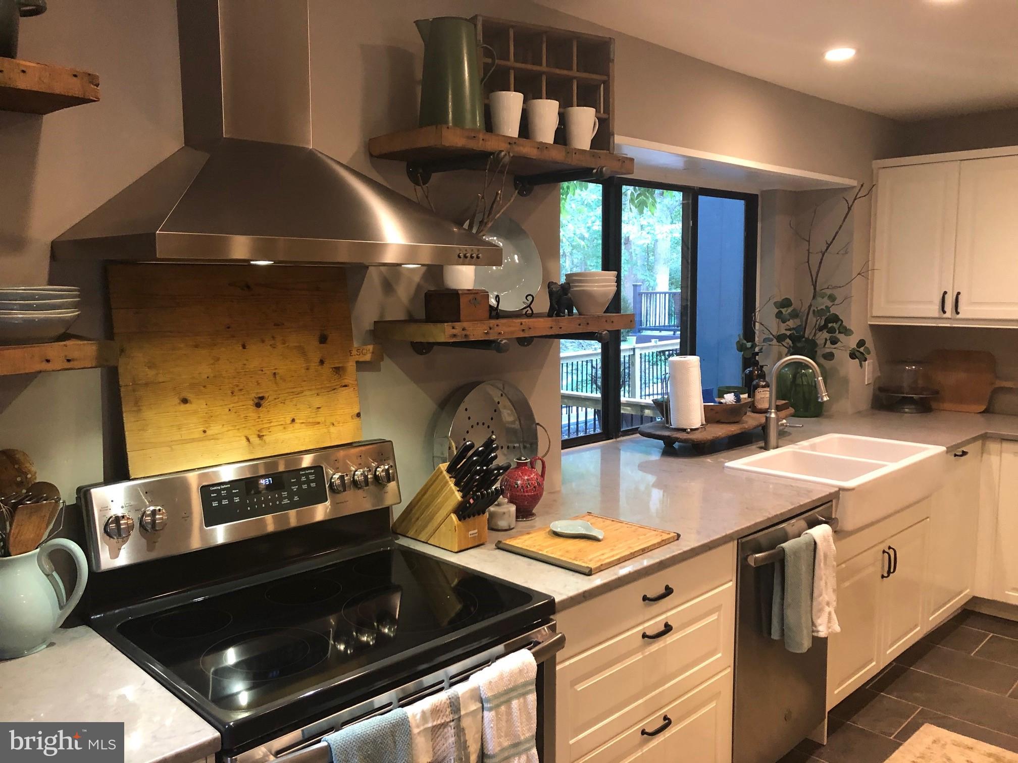 1614 Park Overlook Drive Reston, VA 20190 - Photo 7 of 29 Gallery Image 7