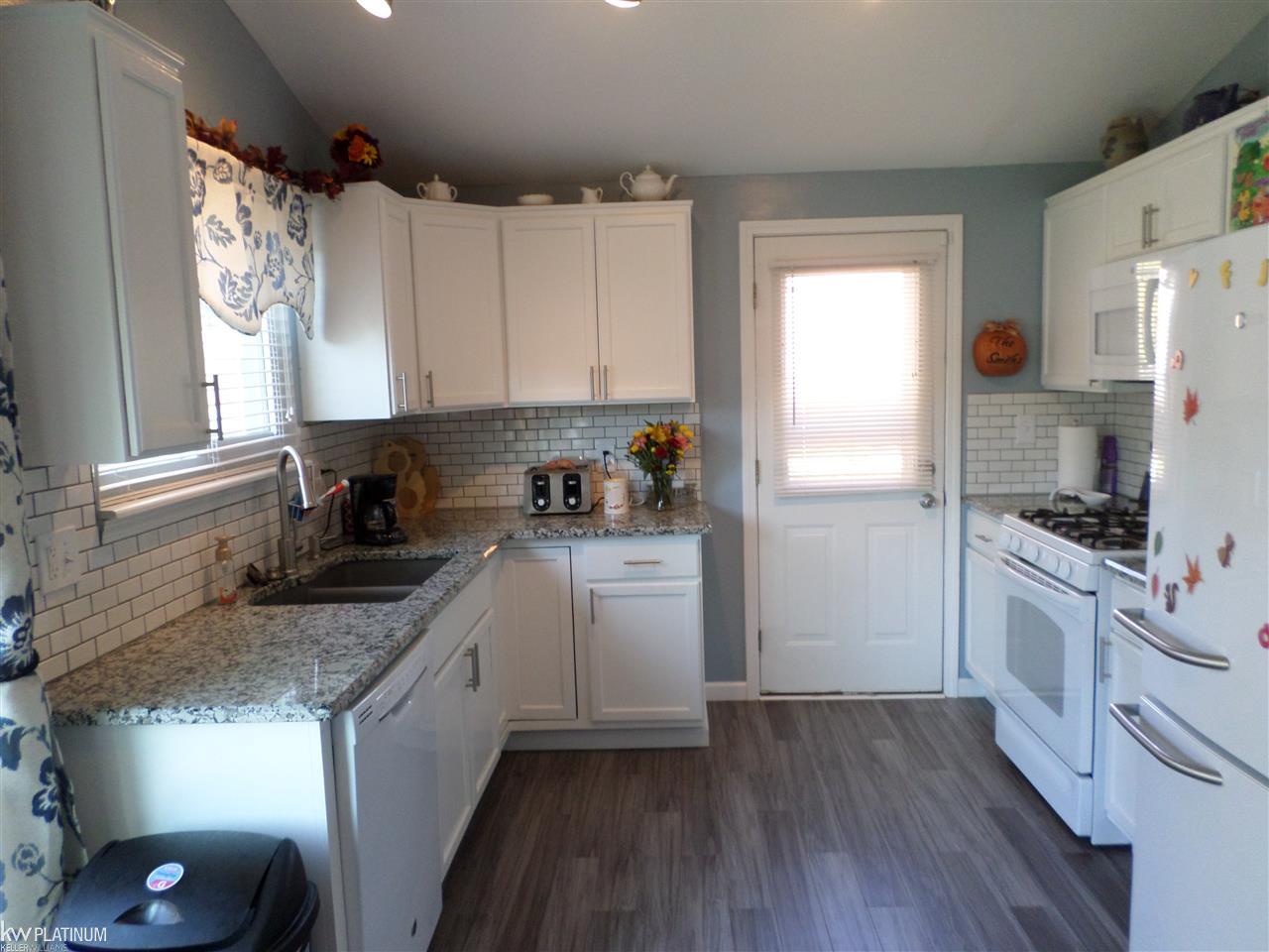 28730 Apollo Drive New Baltimore, MI 48047 - Photo 7 of 43 31305877-6.JPG