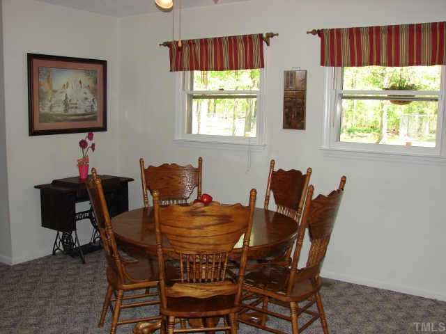 5620 Roslyn Road Durham, NC 27712 - Photo 2 of 10 They'll come a runnin when you serve up dinner in this open & spacious Dining room