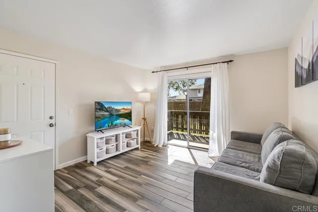 $415,000 | 2528 White Oak Place, Unit 5, Escondido, CA 92027