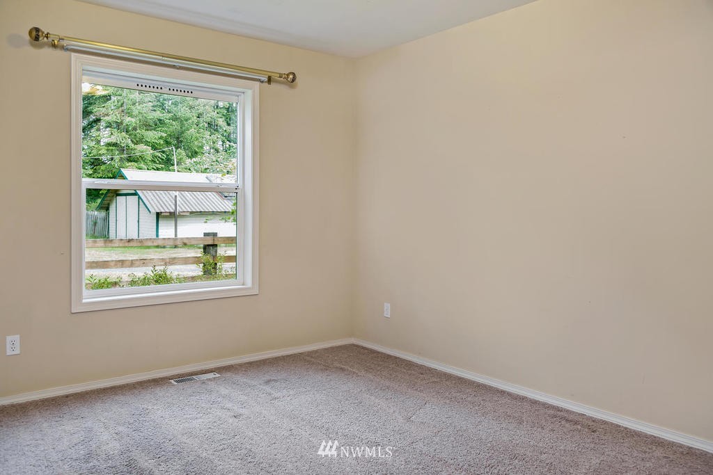 20041 Carper Road Southwest Rochester, WA 98579 - Photo 14 of 25
