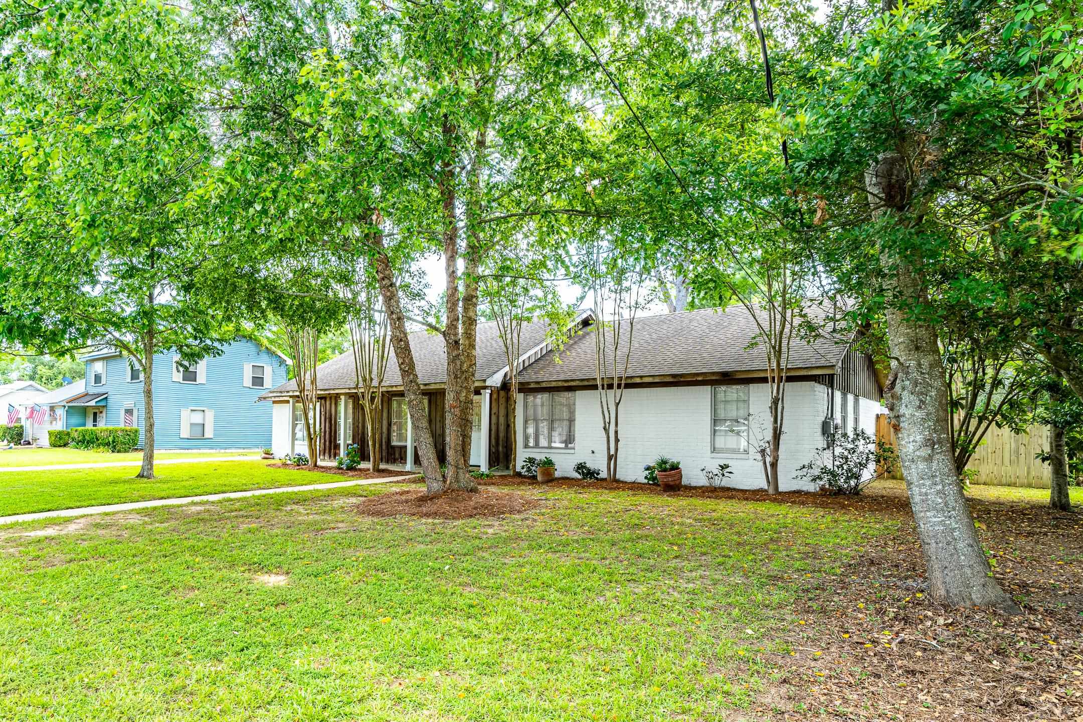 209 Lee Street Fairhope, AL 36532 - Photo 3 of 26